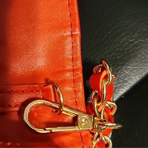 Badgley Mischka Quilted Crossbody NWT!! - Picture 3 of 6